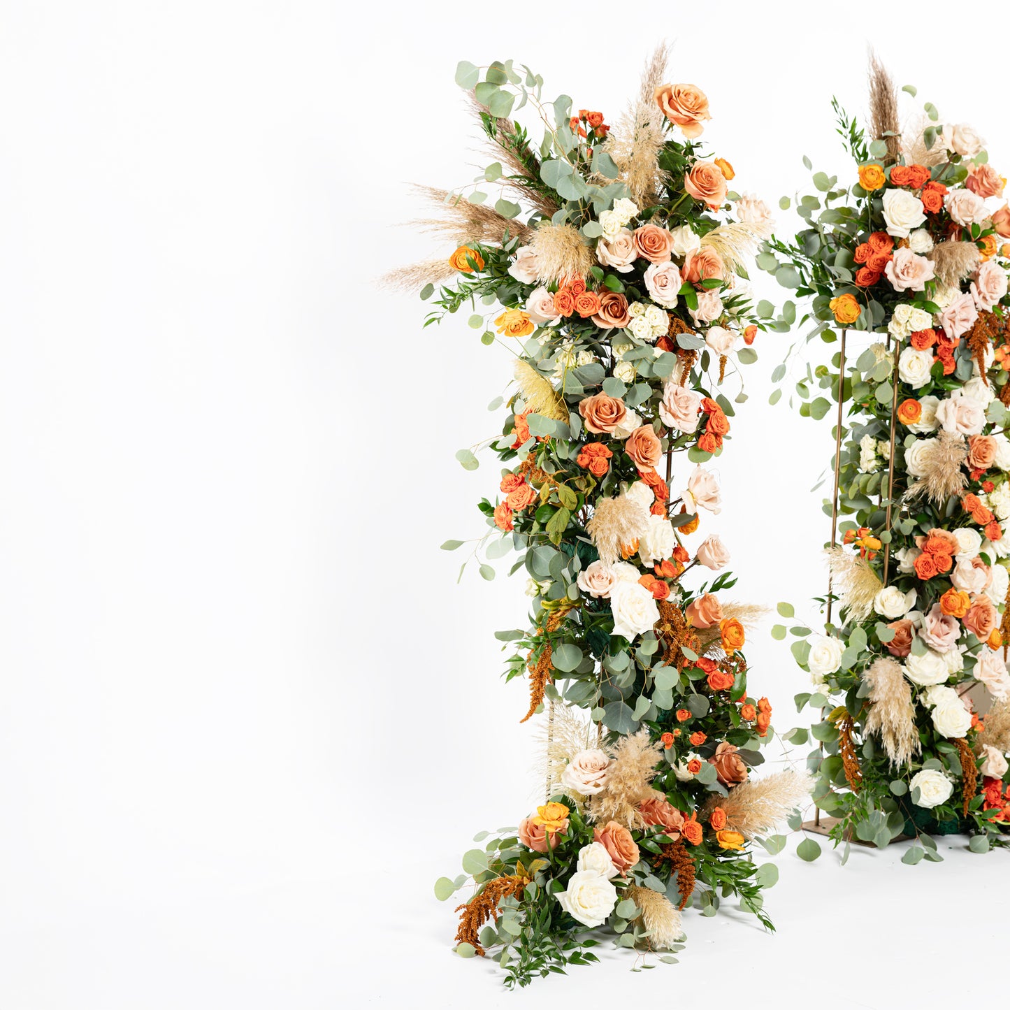 Our Floral Backdrop offers a stunning focal point for your special day. Whether it’s framing your wedding ceremony as a breathtaking altar backdrop or creating a beautiful setting for photos, this customizable floral design adds elegance and romance to any event Atlanta flower delivery